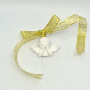 Väike portselanist ingel